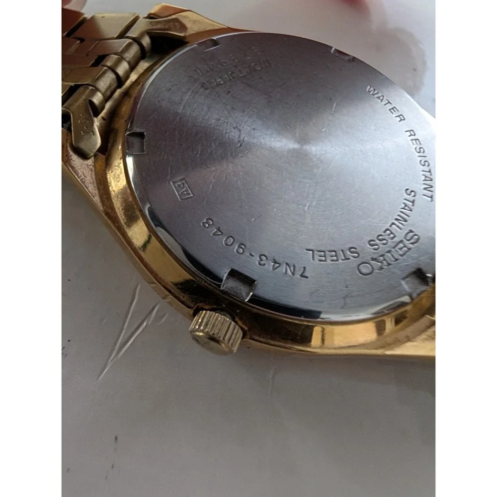 Seiko 7N43-9048 Men's Gold Tone Quartz Watch Black Dial Day Date Stainless